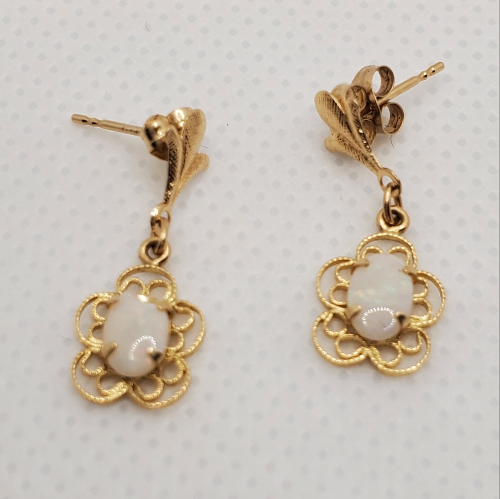 Vintage 14k yg opal earrings
